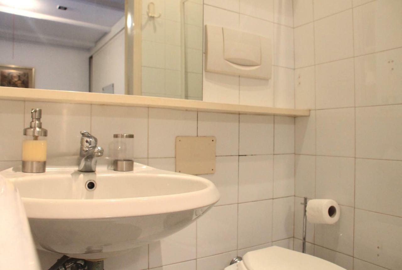 Basement Turati 3 -Consulates District Apartment Milan Bagian luar foto